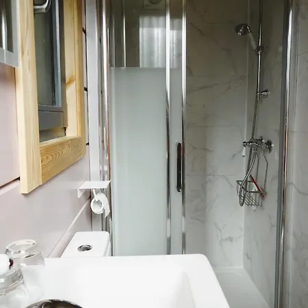 Les Finlandais De La Tortue Permacole Fine Dentelle Bed & Breakfast